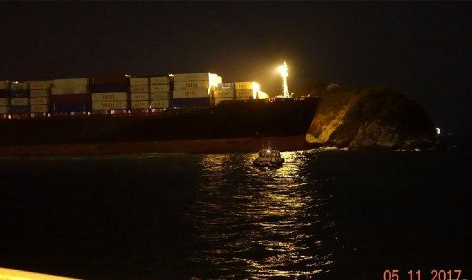 به گِل نشستن کشتی باربری ایران در هنگ کنگ + عکس