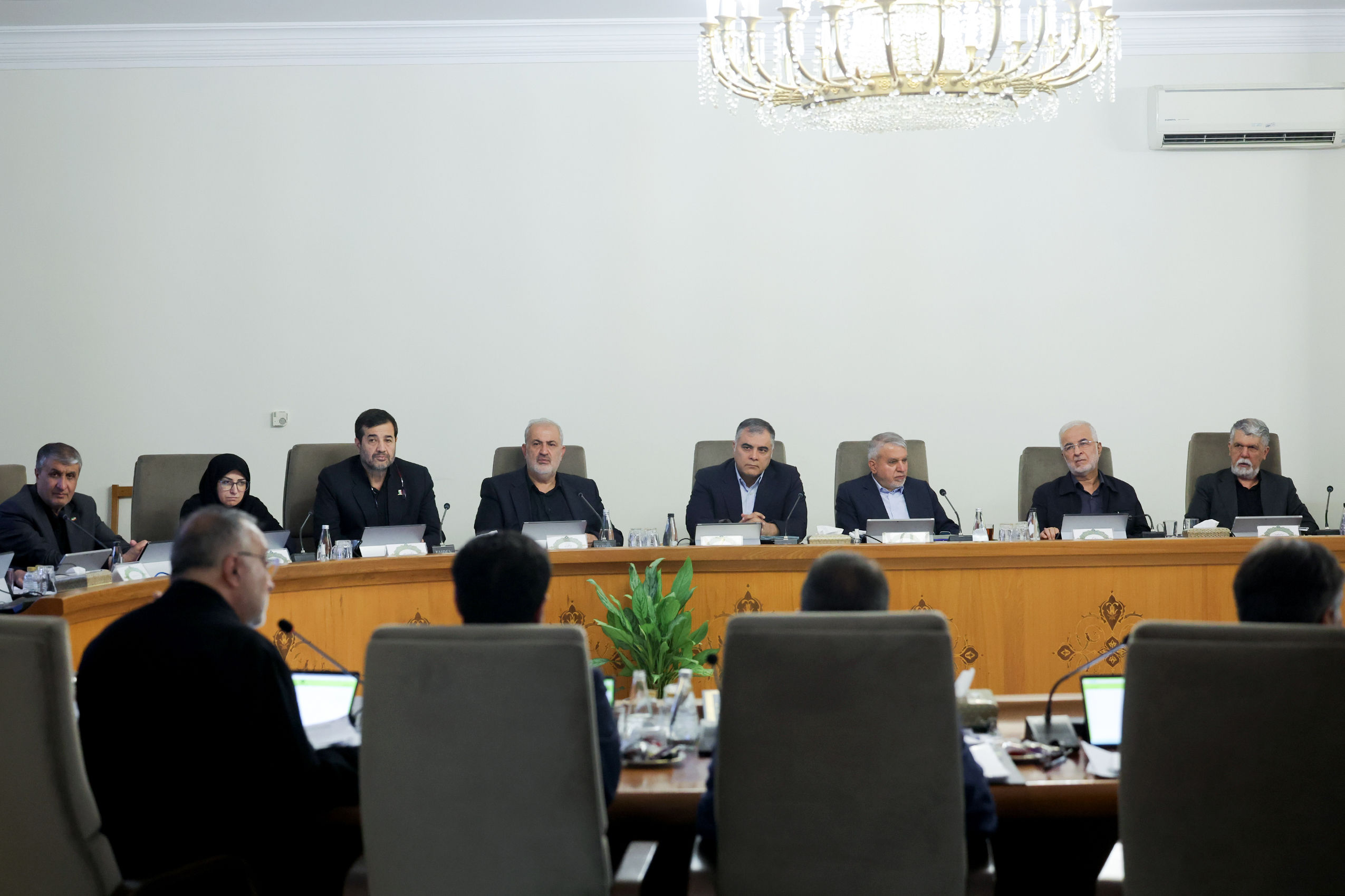 دولتمردان پزشکیان سیاهپوش شدند / تصاویری متفاوت از جلسه هیأت دولت
