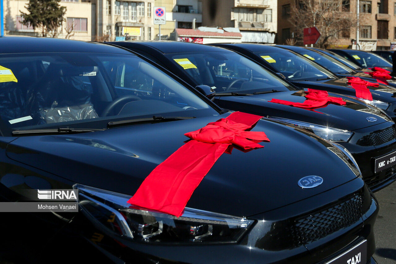 تعویض ۲۰۰۰ دستگاه خودرو برقی با تاکسی‌های فرسوده تهران 