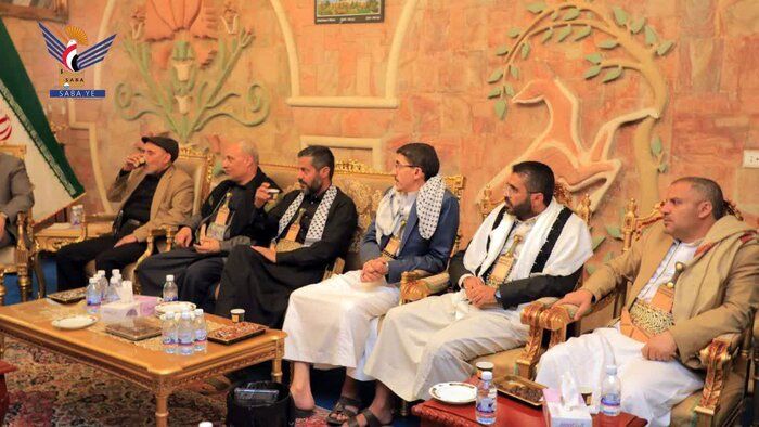 ادای احترام یمن به شهید ابراهیم رئیسی و همراهانش / مقامات مهمان سفارت ایران شدند + عکس
