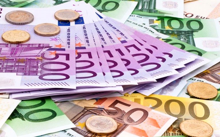 نوسان قیمت عمده دلار در مرز 22/ تزریق یورو رکورد شکست 