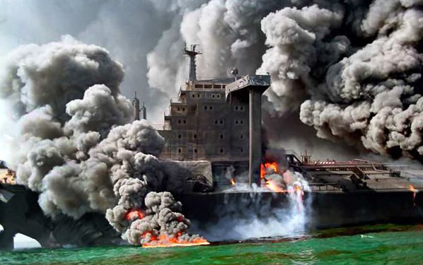 اولین تصاویر از انفجار نفتکش در بندر "جده"
