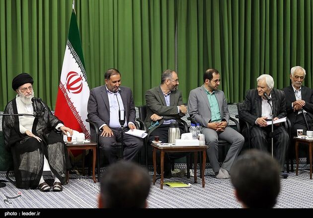 دیدار جمعی از شاعران و اهالی فرهنگ و ادب با رهبر معظم انقلاب