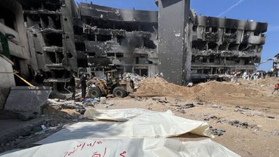 سازمان دیده بان حقوق بشر اروپا به کشف گورهای دسته جمعی در غزه واکنش نشان داد / کمیته حقیقت یاب تشکیل می شود 3