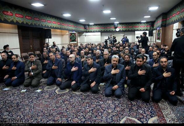 مراسم عزاداری امام حسین با حضور روحانی و وزرا