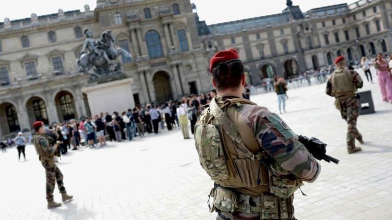 صدور فرمان تعطیلی لوور/ تهدید تروریستی در پاریس!