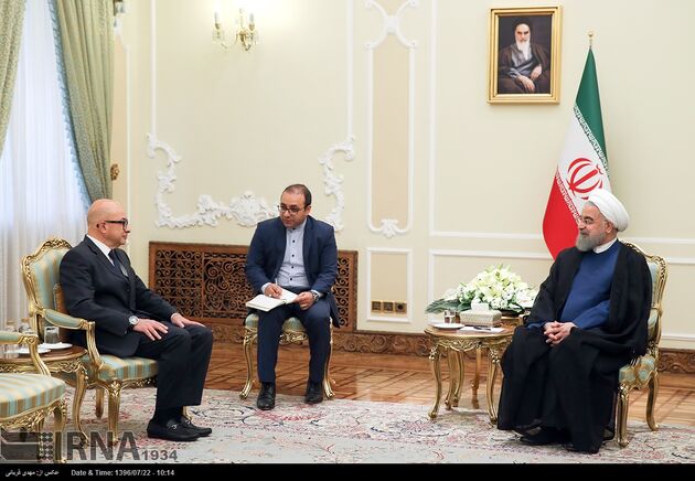 تقدیم استوارنامه سفرای جدید به روحانی