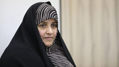 عکس یادگاری جمیله علم‌الهدی با زنان فعال جبهه مقاومت