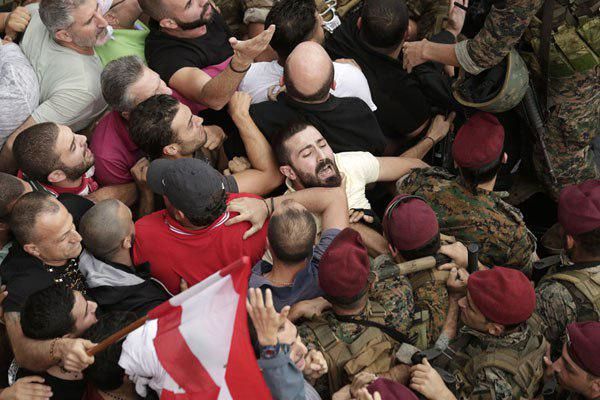 تصاویر منتخب اعتراضات لبنان