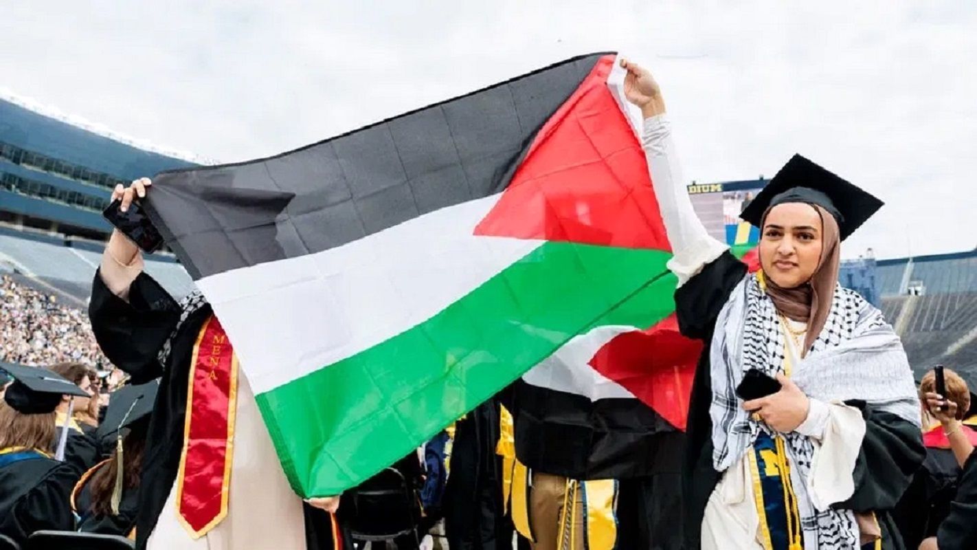 پرچم فلسطین در دست دانشجویان میشیگان+ فیلم