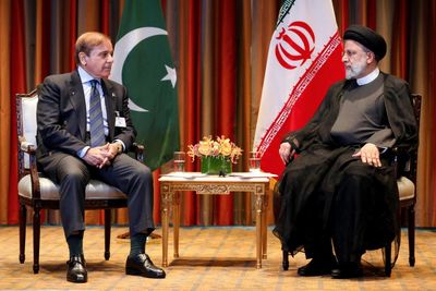 تأکید ایران و پاکستان بر پیشرفت همکاری/رئیسی به پاکستان دعوت شد