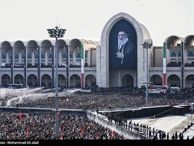 تصاویر| اقامه نماز بر پیکر «رهبر شهید انقلاب»