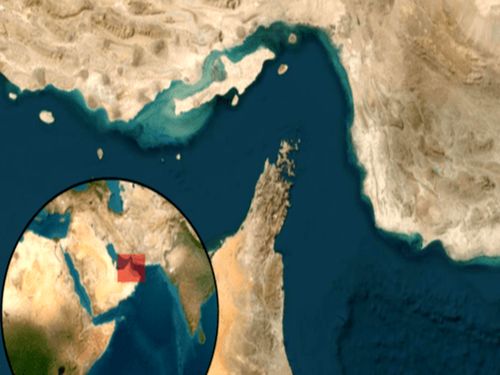 حادثه تازه در تنگه هرمز/ یک کشتی باری توسط یک پرتابه ناشناخته مورد اصابت قرار گرفت
