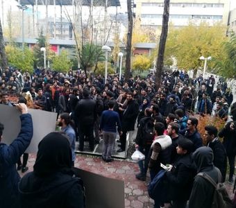 آزادارمکی:  اعتراضات دانشگاه دوباره به خیابان می‌رسد اگر... | جامعه مدنی به میدان آمده | روش‌ حکمرانی باید عوض شود