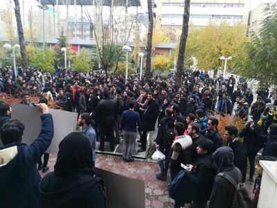 پیش‌بینی یک جامعه شناس از آینده «اعتراضات» در دانشگاه‌ها | جوانان امید به آینده ندارد، همان نقطه که ترس رنگ می‌بازد 