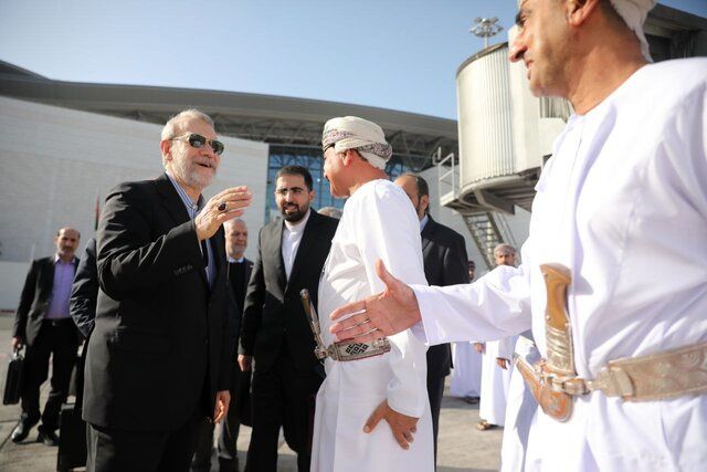 تصاویری از لاریجانی قبل از ترک کشور عمان/ او به قطر رفت