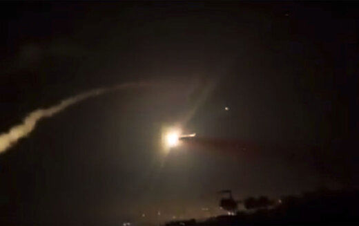 انهدام موشک های اسرائیل توسط پدافند سوریه 