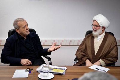 پزشکیان: کشور به‌شدت به صرفه‌جویی نیاز دارد/ مردم بدانند خاموش کردن یک چراغ، به‌مثابه شلیک یک تیر به سمت دشمن در جنگ فعلی است/ دشمن پس از ناکامی در جنگ نظامی، تلاش دارد جنگ را به عرصه اقتصاد منتقل کند