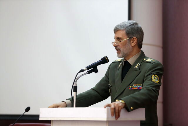 خبر وزیر دفاع از رونمایی و الحاق ناوشکن تمام ایرانی «دنا» در آینده نزدیک