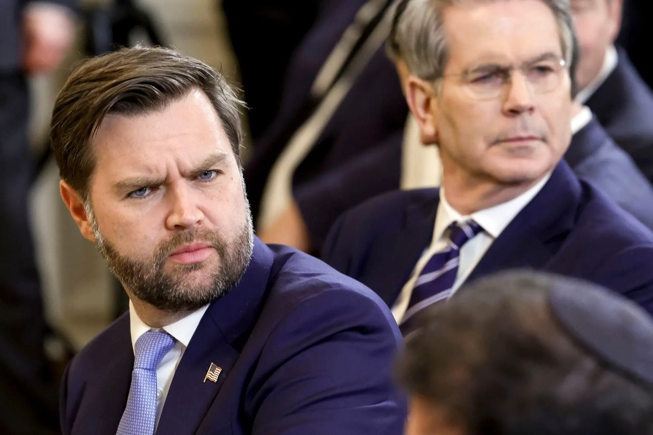 آغاز مذاکرات شهباز شریف با معاون ترامپ