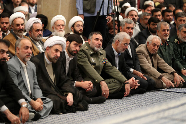 تصاویر دیدار مسئولان نظام، مهمانان کنفرانس وحدت و سفرای کشورهای اسلامی با رهبری