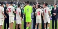 لحظه اهدا مدال نایب قهرمانی کافا توسط اینفانتینو به ملی‌پوشان ایران + فیلم
