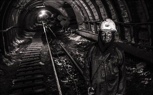 1226 زن ایرانی در معدن کار می‌کنند