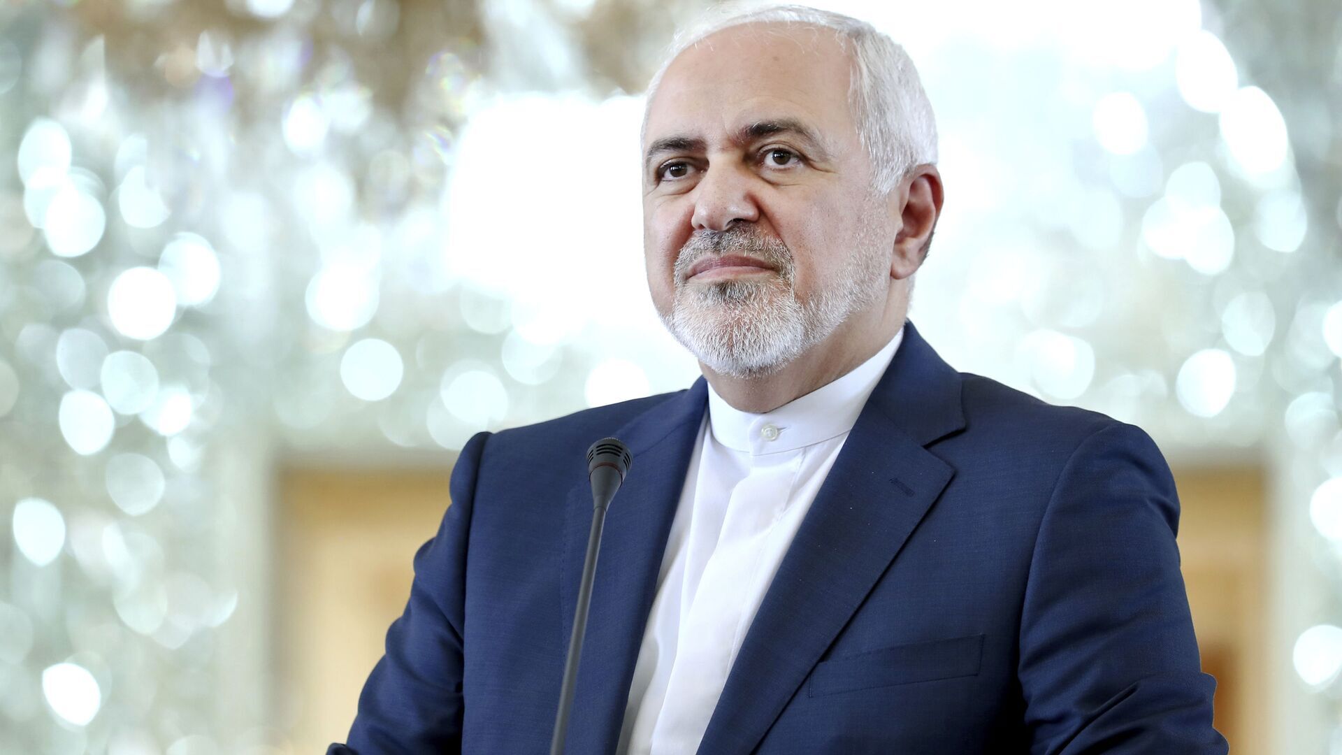 ظریف در آغوش روحانی معروف + عکس