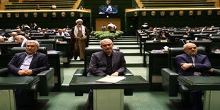 استیضاح وزیر اقتصاد منتفی شد؟ | سخنگوی کمیسیون اقتصادی: مجلس آماده اصلاح قوانین اقتصادی است
