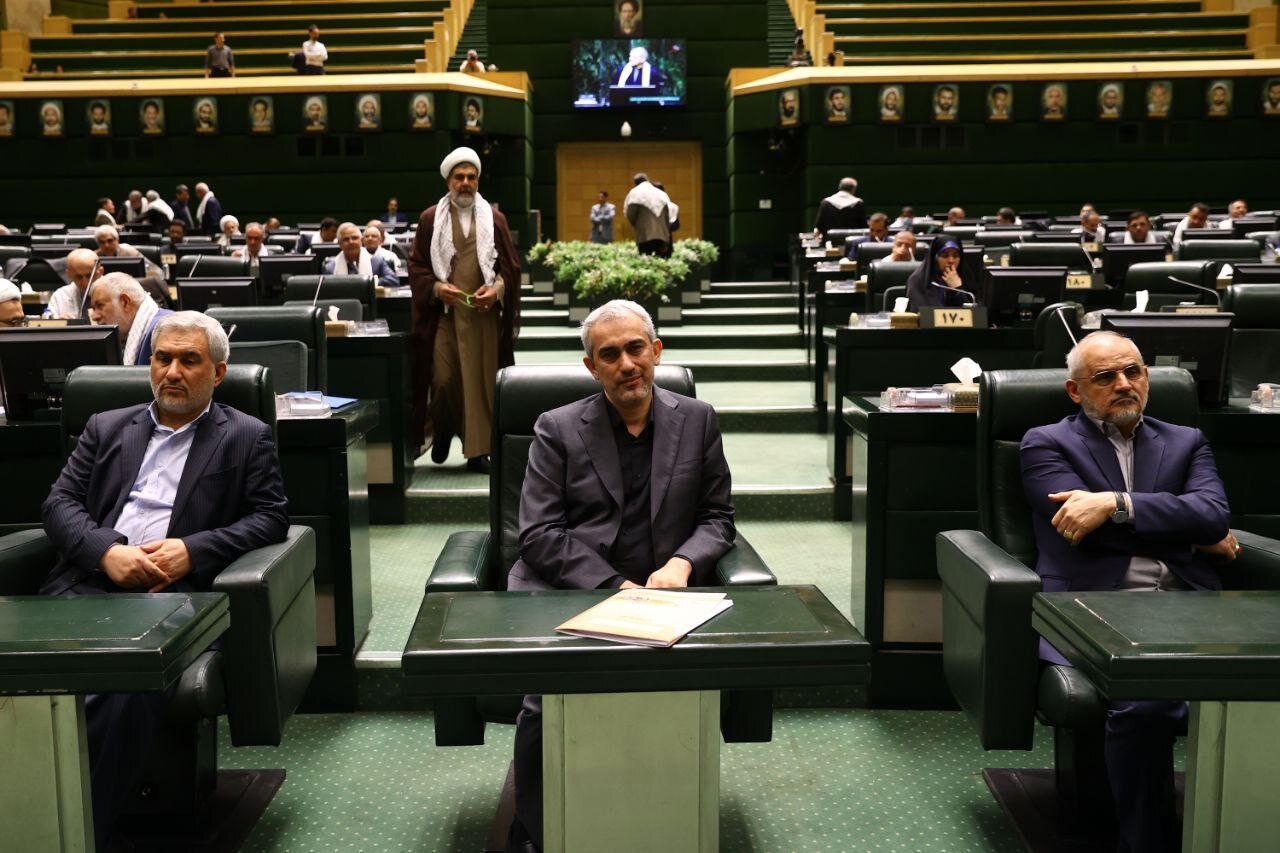 مدنیزاده: وضعیت تحصیلیِ من برای نهادهایی که باید اشراف کامل داشته باشند، کاملا روشن است + فیلم