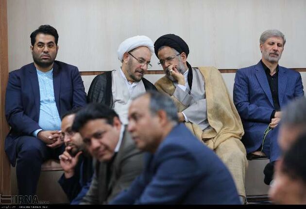 مراسم عزاداری امام حسین با حضور روحانی و وزرا