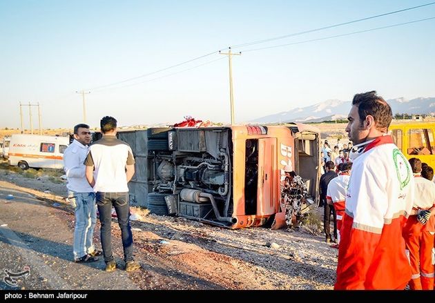 واژگونی اتوبوس دختران دانش‌آموز در استان فارس