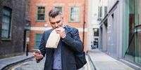 اگر ایستاده غذا می خورید منتظر این بیماری ها باشید