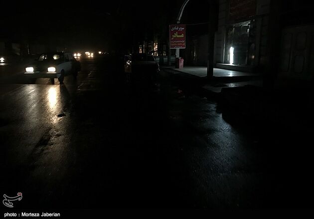 تداوم بی برقی و خاموشی در اهواز