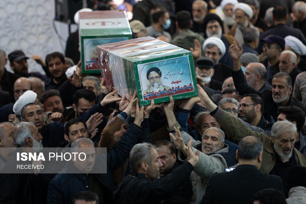 تصاویری از مراسم تشییع وزیر اطلاعات، همسر و دخترش/ چه کسی بر پیکر وزیر اطلاعات نماز خواند؟