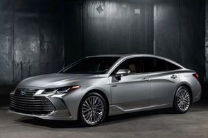 تسلط ژاپنی‌ها بر بازار خودروهای لوکس ایران | خودروهای 9 میلیارد تومانی بازار زیر ذره‌بین+ جدول