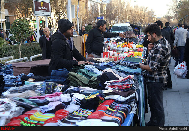 دستفروشی در خیابان ناصرخسرو