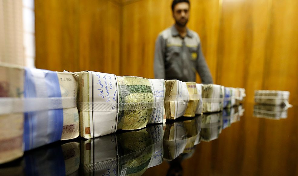 نقدینگی از 4 هزار هزار میلیارد تومان عبور کرد/ کاهش بدهی‌های خارجی ایران