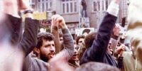 علی پروین و مایلی کهن در تظاهرات پیروزی انقلاب اسلامی +عکس