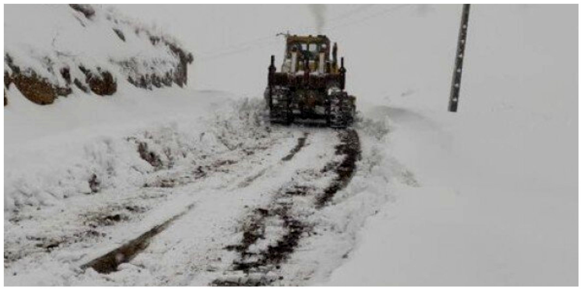 برف و کولاک جاده های این استان را مسدود کرد