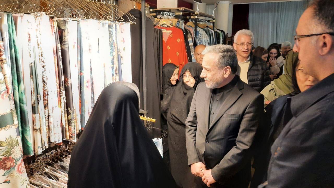 تصاویری از بازدید عراقچی از یک بازارچه خیریه 3