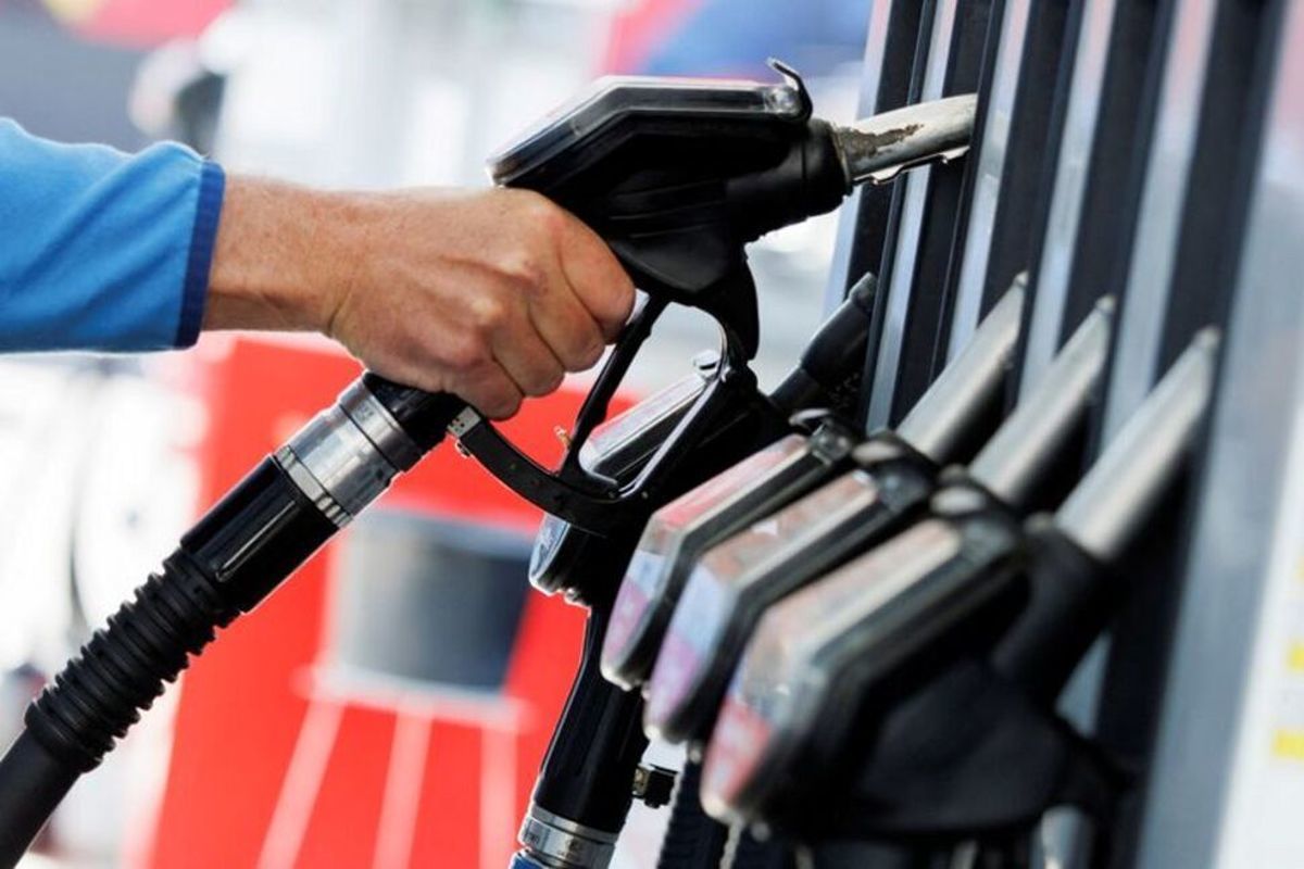 دولت تا کی می‌تواند در برابر ثابت ماندن قیمت بنزین مقاومت کند؟