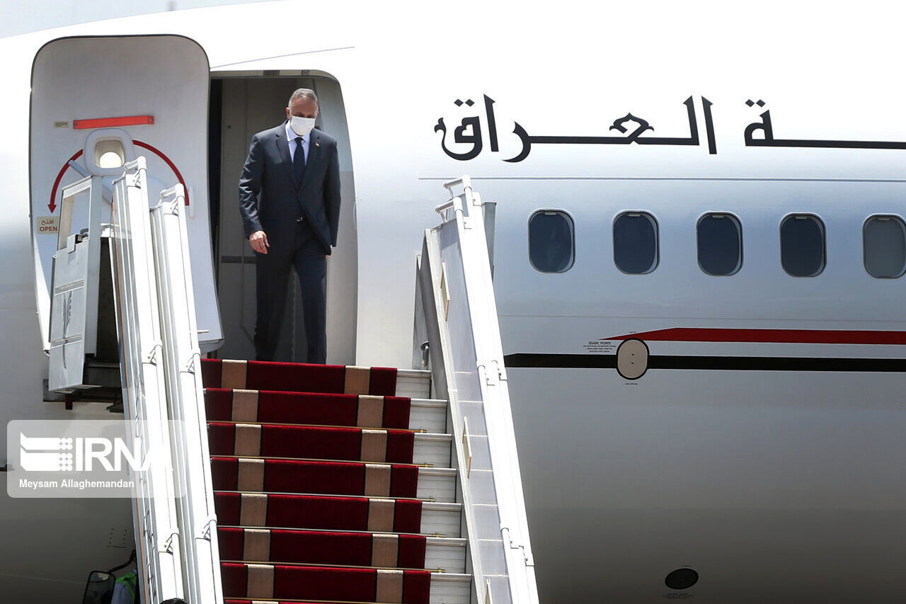 نخست وزیر عراق وارد مشهد شد