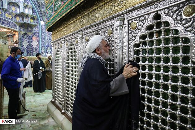 ضدعفونی کردن حرم حضرت فاطمه معصومه(س)