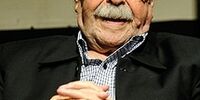 سنگ مزار زنده‌یاد محمدعلی کشاورز نصب شد +عکس
