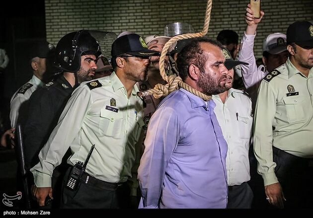 عکس های کامل مراسم اعدام قاتل آتنا اصلانی