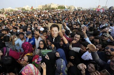  ازدواج عمران خان دردسر ساز شد 