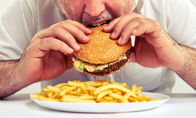 مصرف حتی کم این غذاها موجب چاقی می‌شود