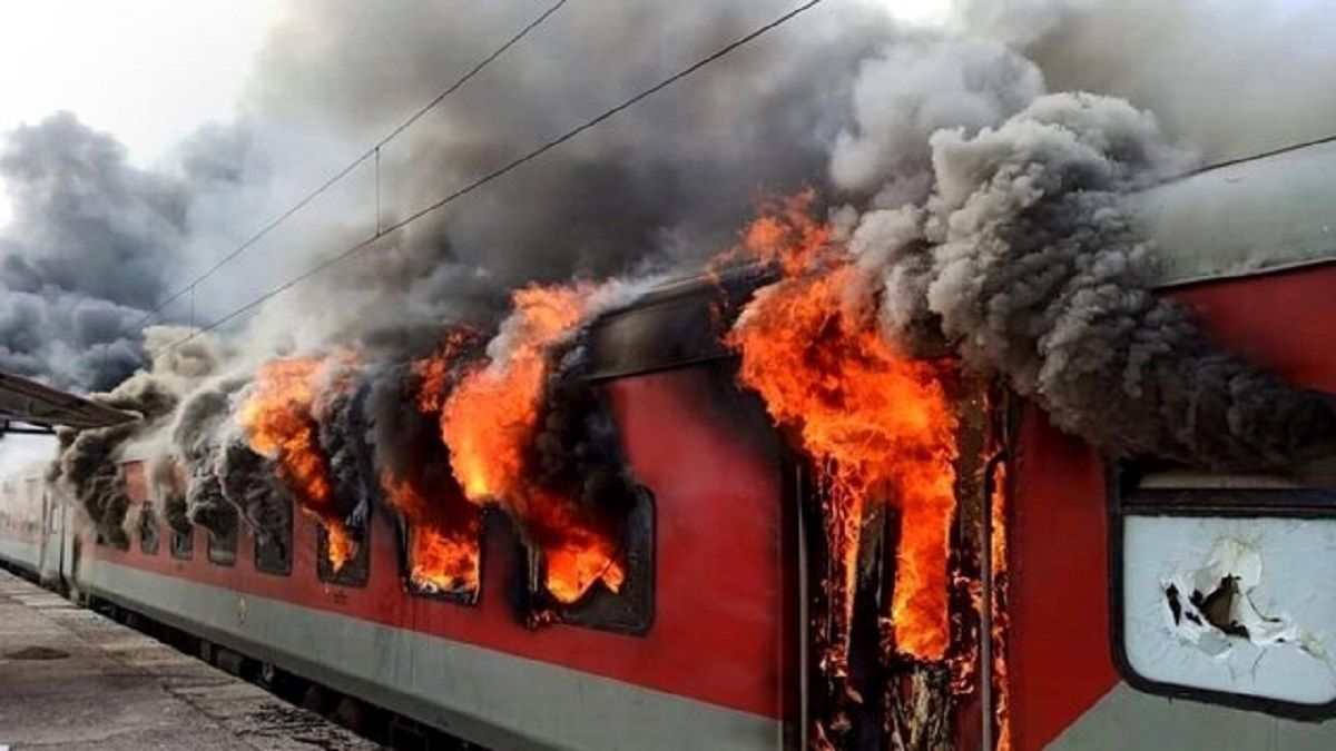 مرد عصبانی مسافران قطار را به آتش کشید
