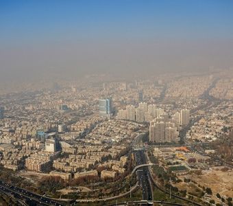 بازندگان و برندگان روزهای آلوده تهران | نفسِ پایتخت به شماره افتاده است | ما نان را به قیمت جان می‌خوریم 